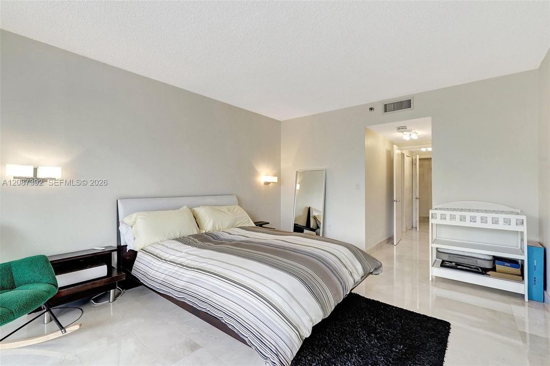 En Venta: $815,000 (2 camas, 2 baños, 1840 Pies cuadrados)