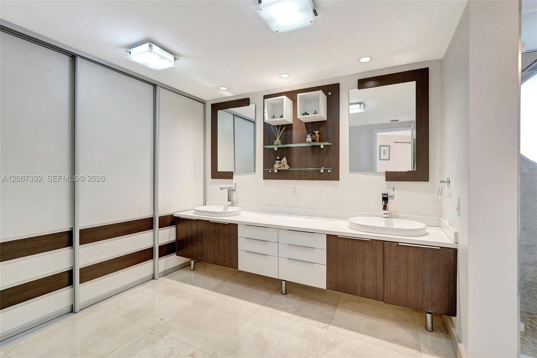 En Venta: $815,000 (2 camas, 2 baños, 1840 Pies cuadrados)