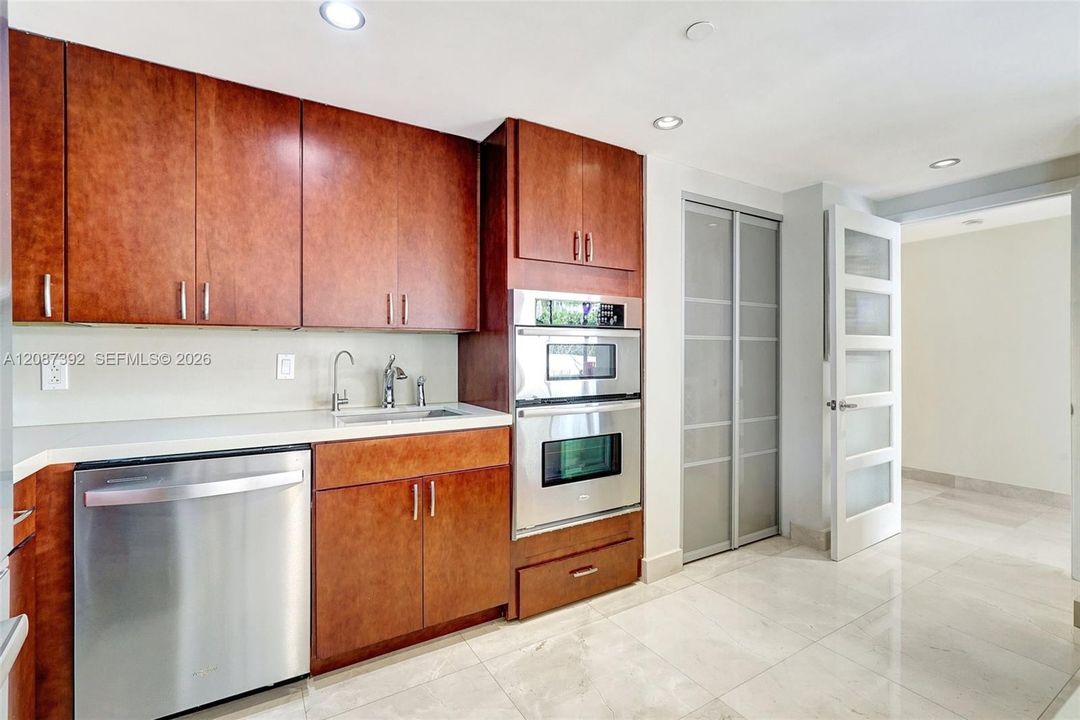 En Venta: $815,000 (2 camas, 2 baños, 1840 Pies cuadrados)