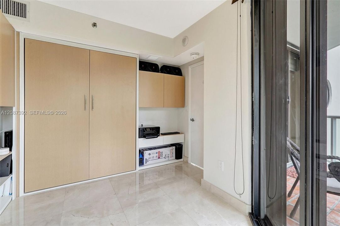 En Venta: $815,000 (2 camas, 2 baños, 1840 Pies cuadrados)