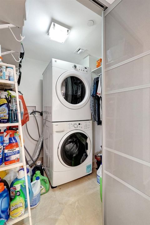 En Venta: $815,000 (2 camas, 2 baños, 1840 Pies cuadrados)