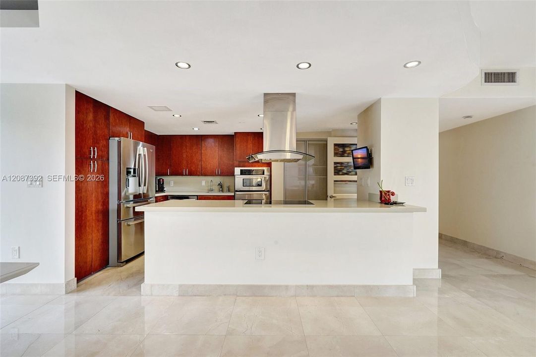 En Venta: $815,000 (2 camas, 2 baños, 1840 Pies cuadrados)