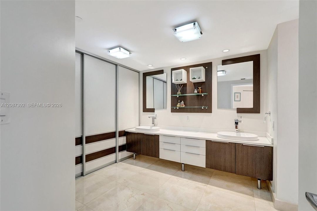 En Venta: $815,000 (2 camas, 2 baños, 1840 Pies cuadrados)