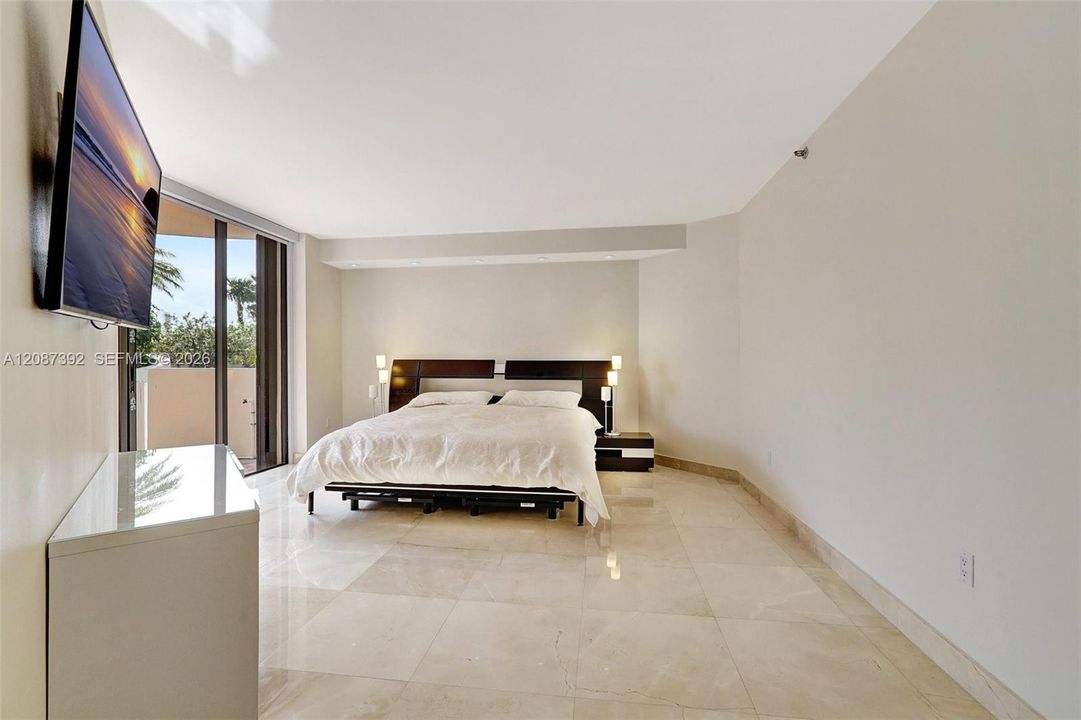 En Venta: $815,000 (2 camas, 2 baños, 1840 Pies cuadrados)