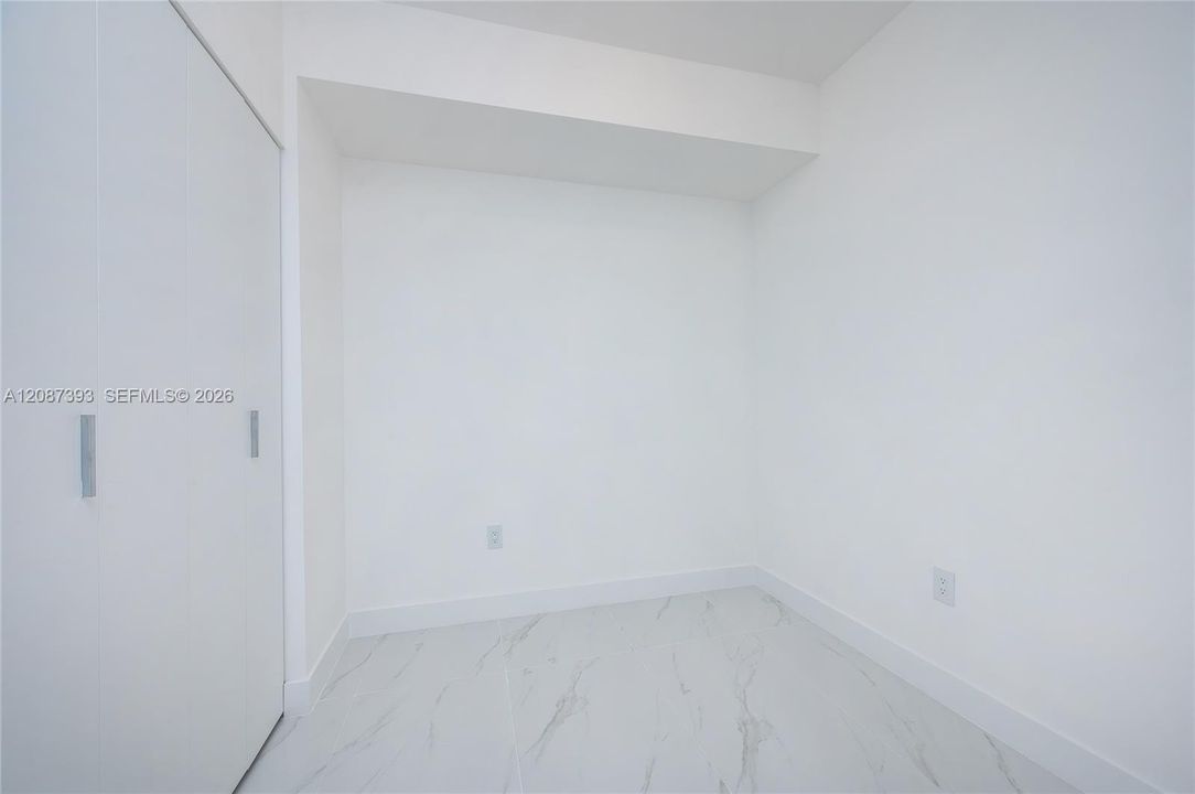 Den /great to be used as a guest bedroom or home office