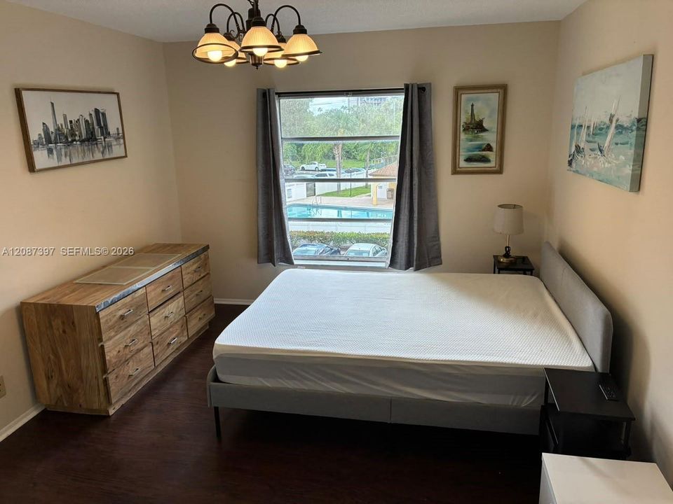 For Sale: $240,000 (2 beds, 2 baths, 936 Square Feet)