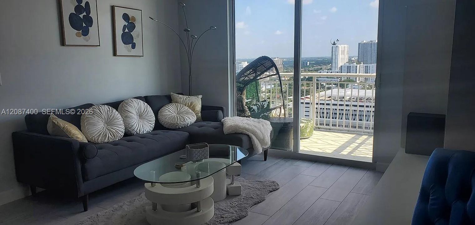 For Sale: $429,900 (2 beds, 2 baths, 1087 Square Feet)