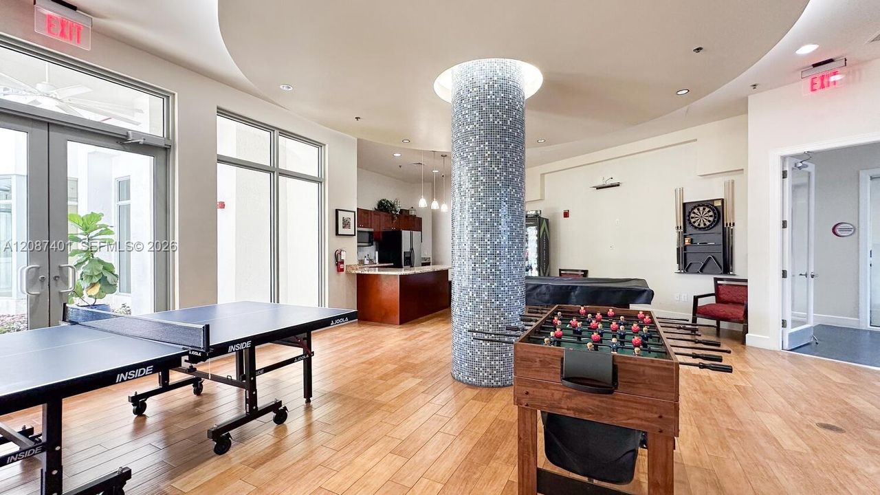 En Venta: $330,000 (2 camas, 2 baños, 1036 Pies cuadrados)