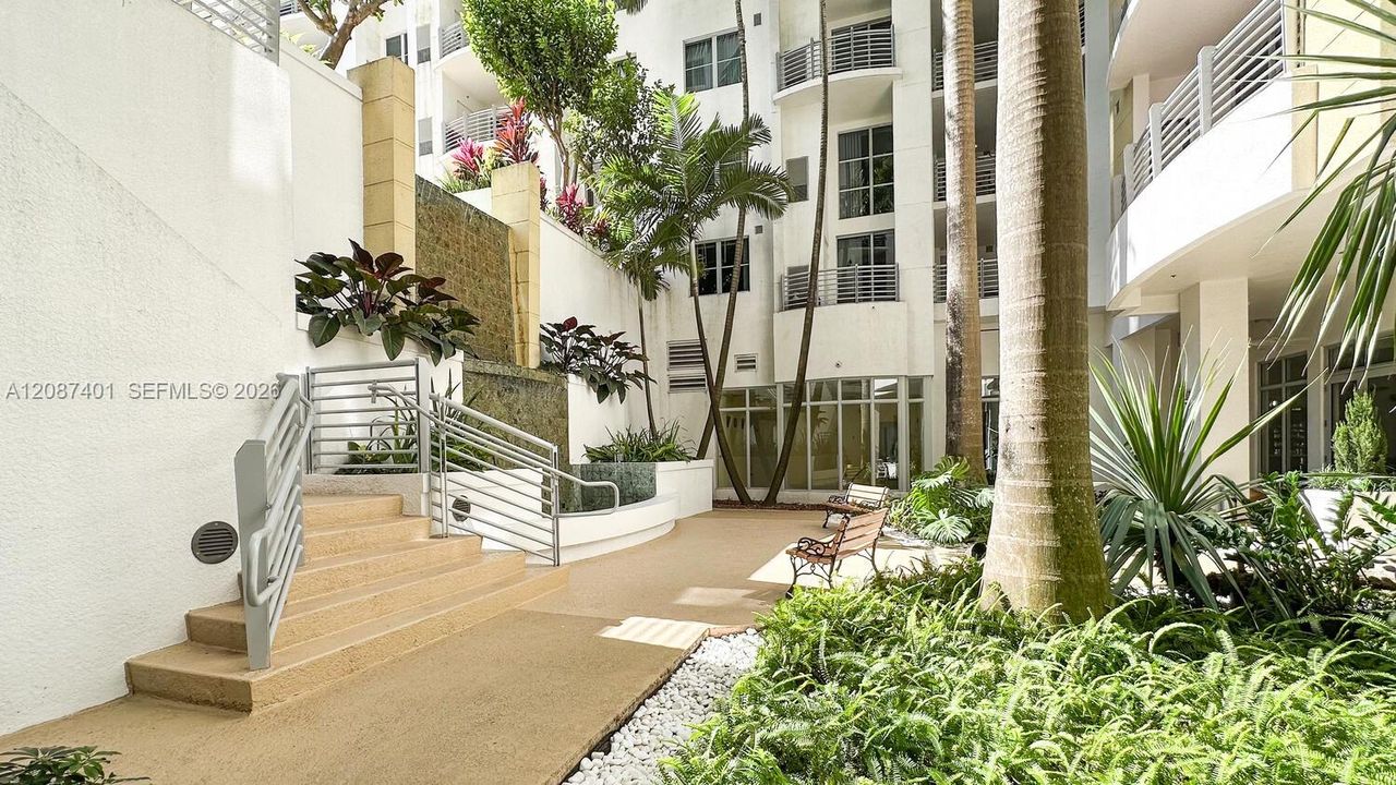En Venta: $330,000 (2 camas, 2 baños, 1036 Pies cuadrados)