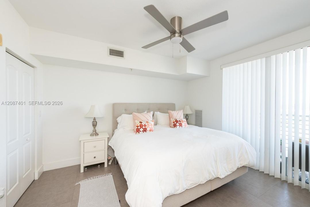 En Venta: $330,000 (2 camas, 2 baños, 1036 Pies cuadrados)