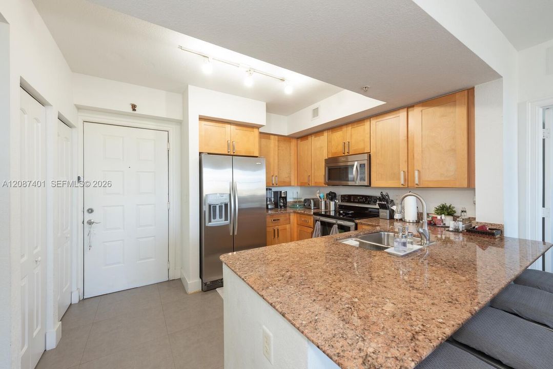En Venta: $330,000 (2 camas, 2 baños, 1036 Pies cuadrados)