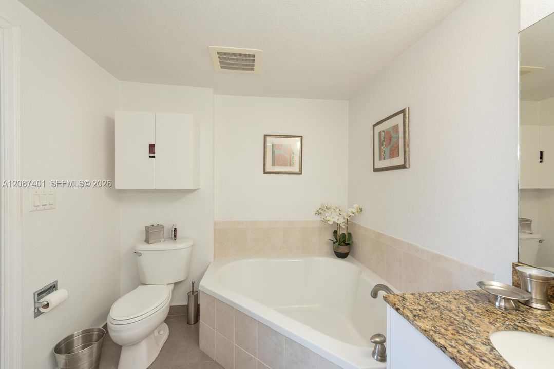 En Venta: $330,000 (2 camas, 2 baños, 1036 Pies cuadrados)
