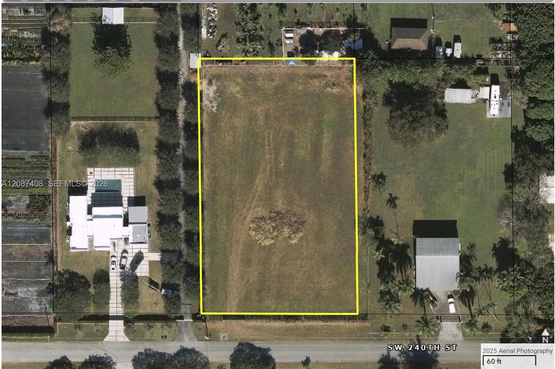 En Venta: $480,000 (1.25 acres)