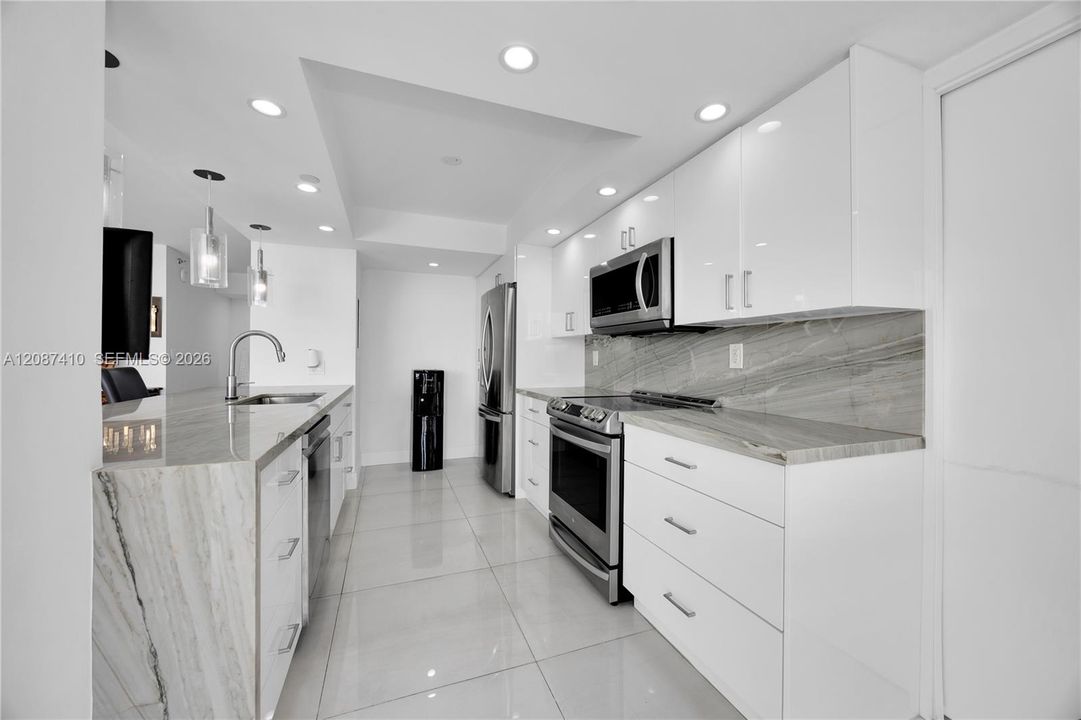 На продажу: $489,500 (2 спален, 2 ванн, 1520 Квадратных фут)