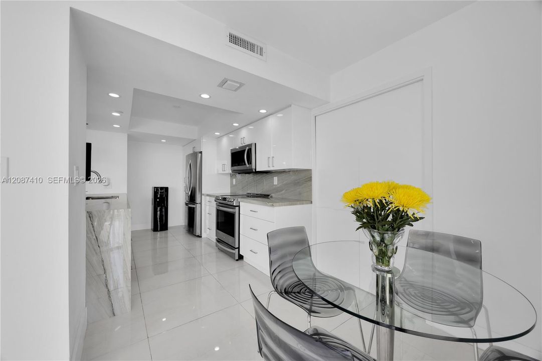 На продажу: $489,500 (2 спален, 2 ванн, 1520 Квадратных фут)