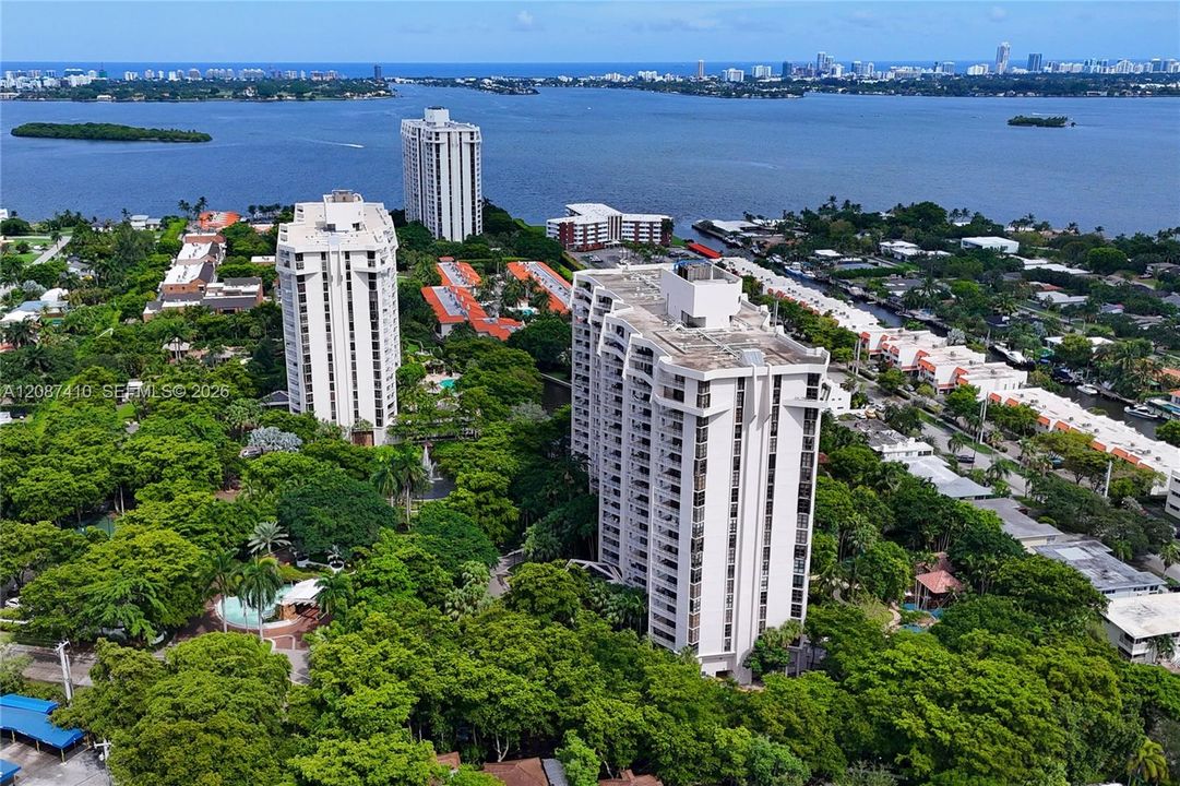 На продажу: $489,500 (2 спален, 2 ванн, 1520 Квадратных фут)