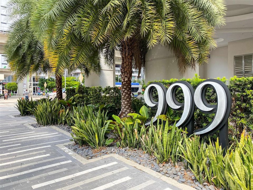 For Rent: $3,250 (1 beds, 1 baths, 694 Square Feet)
