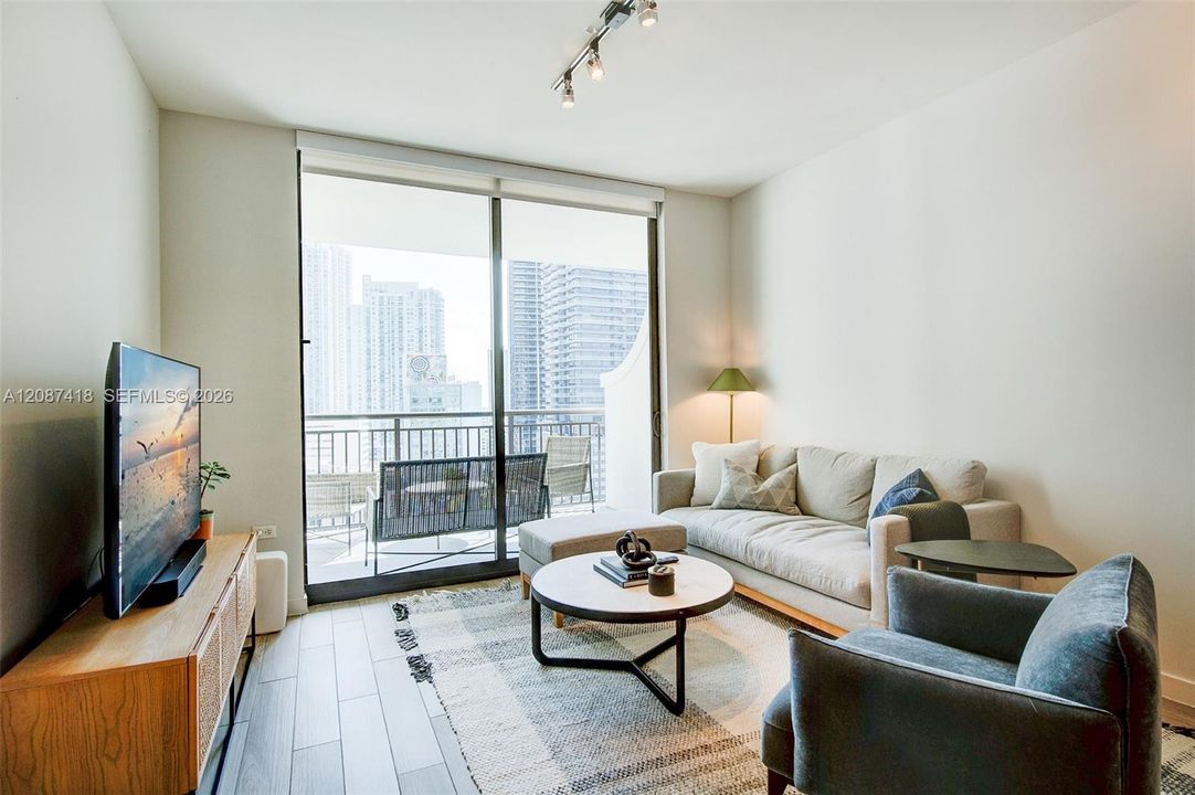 For Rent: $3,250 (1 beds, 1 baths, 694 Square Feet)