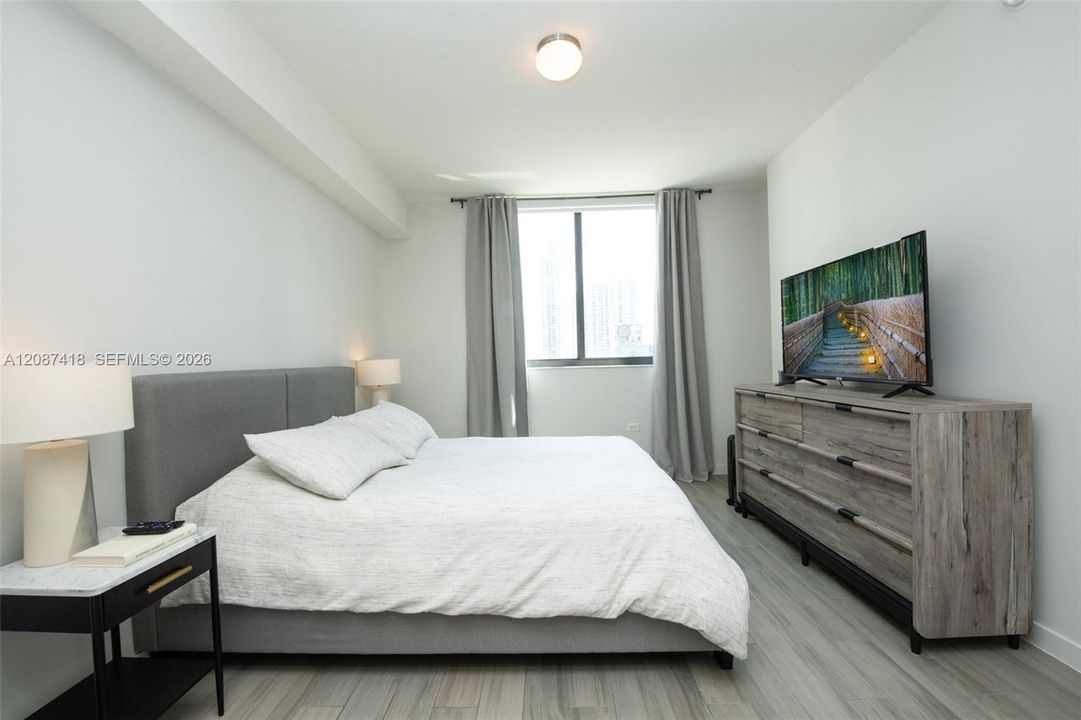 For Rent: $3,250 (1 beds, 1 baths, 694 Square Feet)
