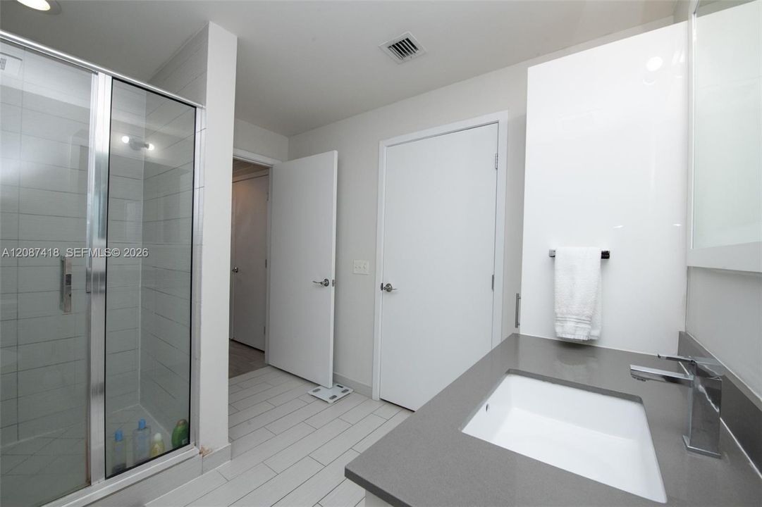 For Rent: $3,250 (1 beds, 1 baths, 694 Square Feet)