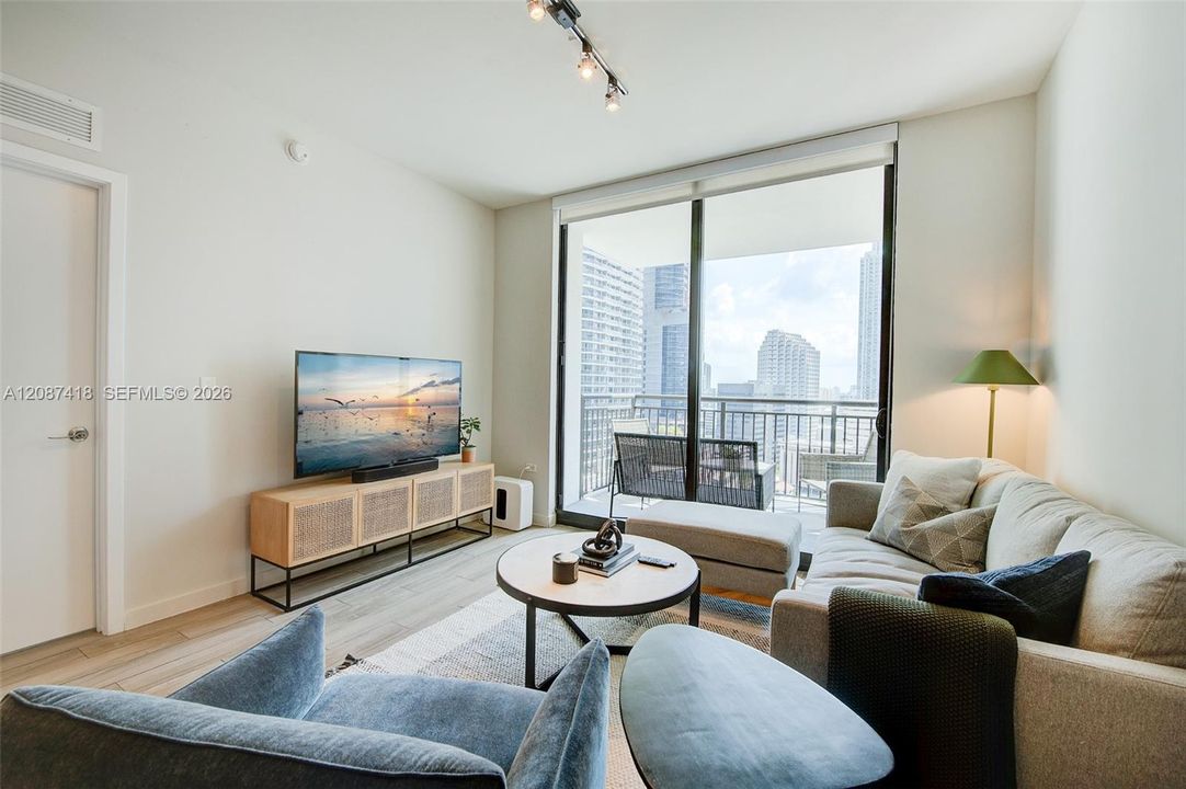 For Rent: $3,250 (1 beds, 1 baths, 694 Square Feet)