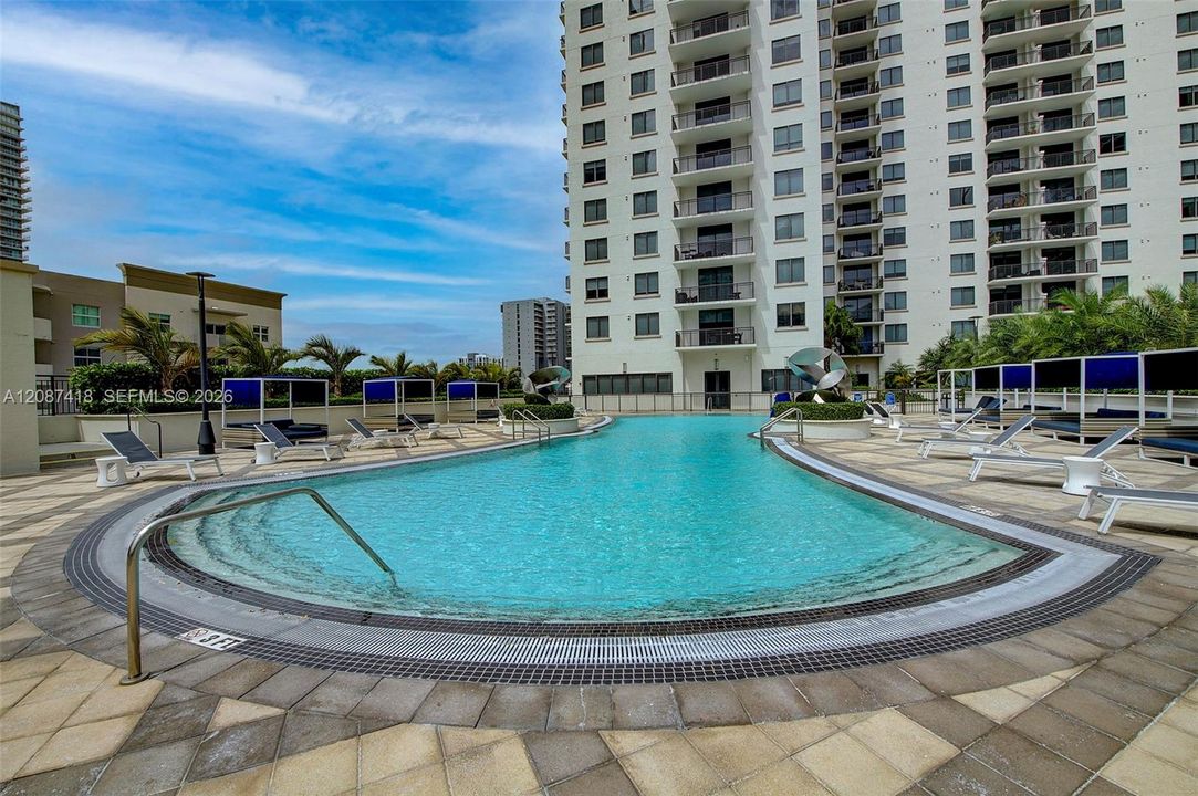 For Rent: $3,250 (1 beds, 1 baths, 694 Square Feet)
