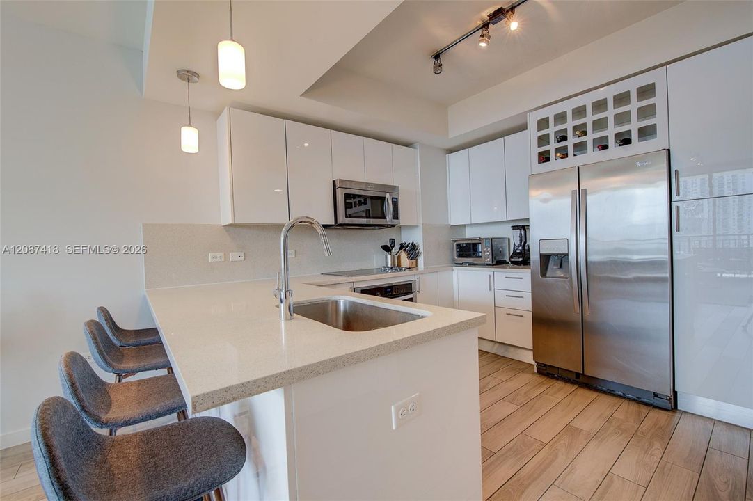 For Rent: $3,250 (1 beds, 1 baths, 694 Square Feet)