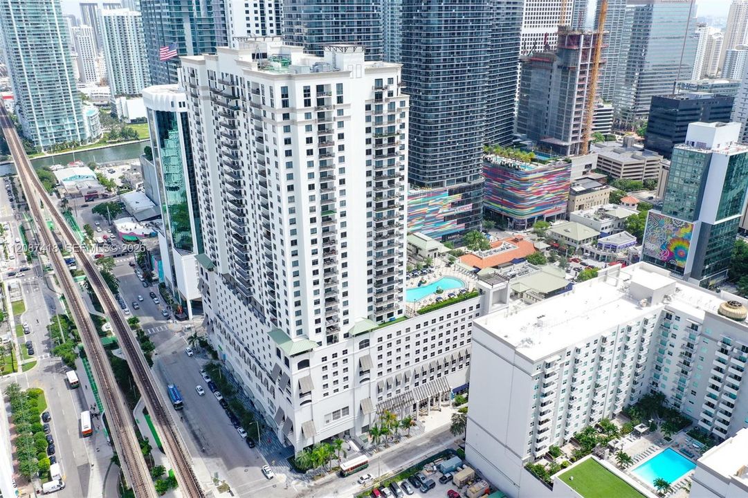 For Rent: $3,250 (1 beds, 1 baths, 694 Square Feet)