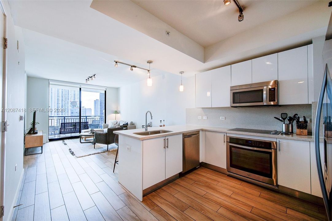 For Rent: $3,250 (1 beds, 1 baths, 694 Square Feet)