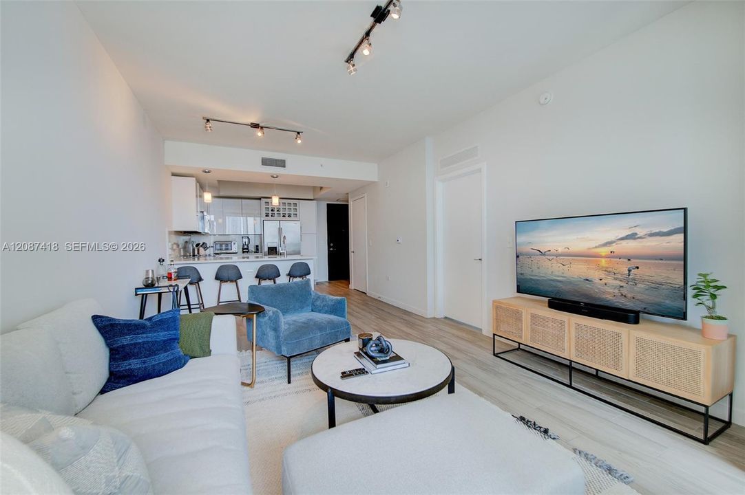For Rent: $3,250 (1 beds, 1 baths, 694 Square Feet)