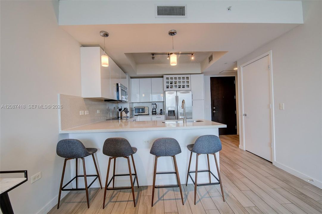 For Rent: $3,250 (1 beds, 1 baths, 694 Square Feet)