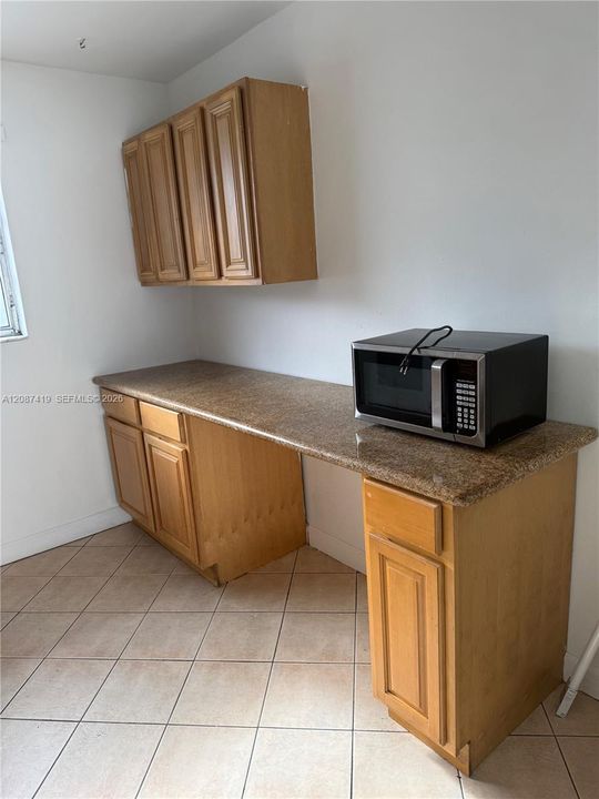 For Rent: $2,200 (2 beds, 1 baths, 750 Square Feet)