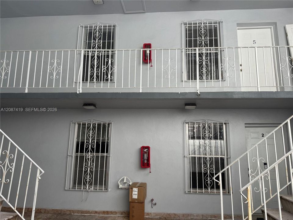 For Rent: $2,200 (2 beds, 1 baths, 750 Square Feet)