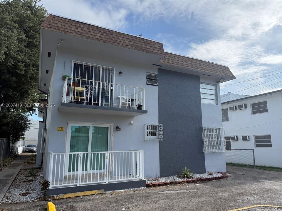 For Rent: $2,200 (2 beds, 1 baths, 750 Square Feet)
