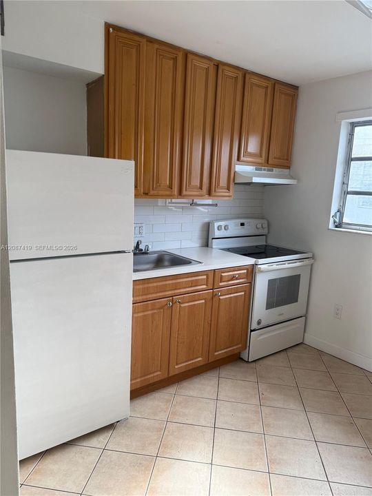 For Rent: $2,200 (2 beds, 1 baths, 750 Square Feet)