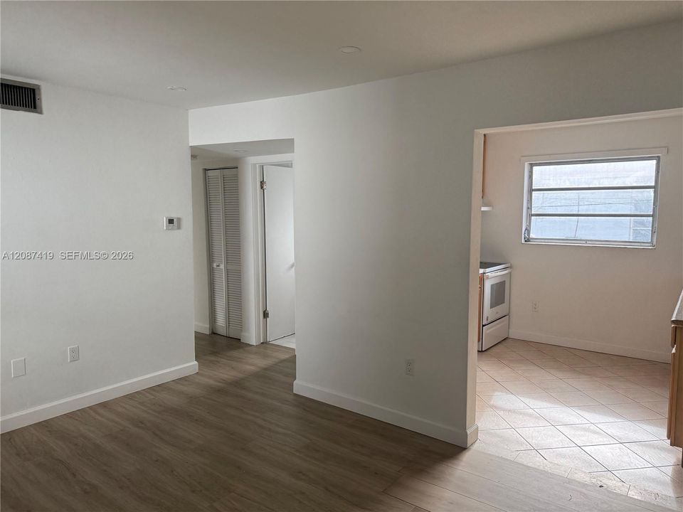For Rent: $2,200 (2 beds, 1 baths, 750 Square Feet)