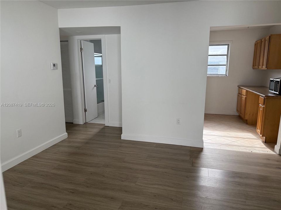 For Rent: $2,200 (2 beds, 1 baths, 750 Square Feet)