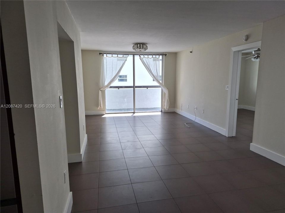 For Rent: $3,300 (2 beds, 2 baths, 960 Square Feet)