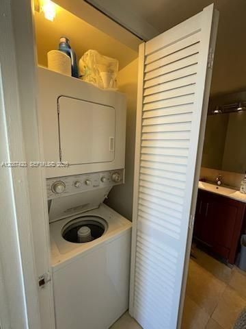 For Rent: $3,300 (2 beds, 2 baths, 960 Square Feet)