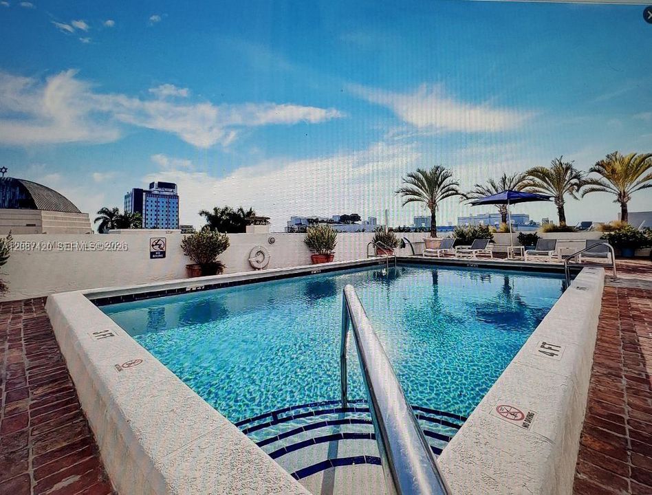 For Rent: $3,300 (2 beds, 2 baths, 960 Square Feet)