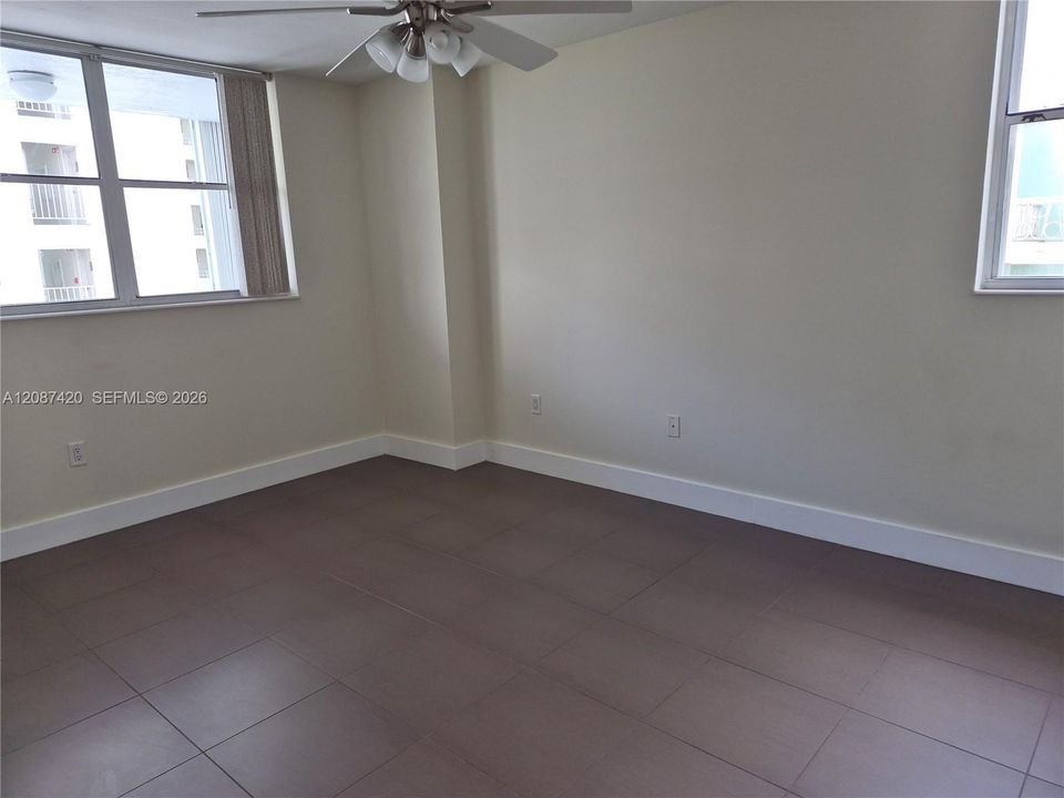 For Rent: $3,300 (2 beds, 2 baths, 960 Square Feet)