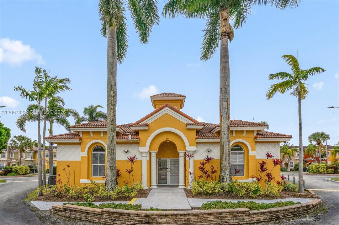 出租: $2,200 (3 贝兹, 3 浴室, 1378 平方英尺)