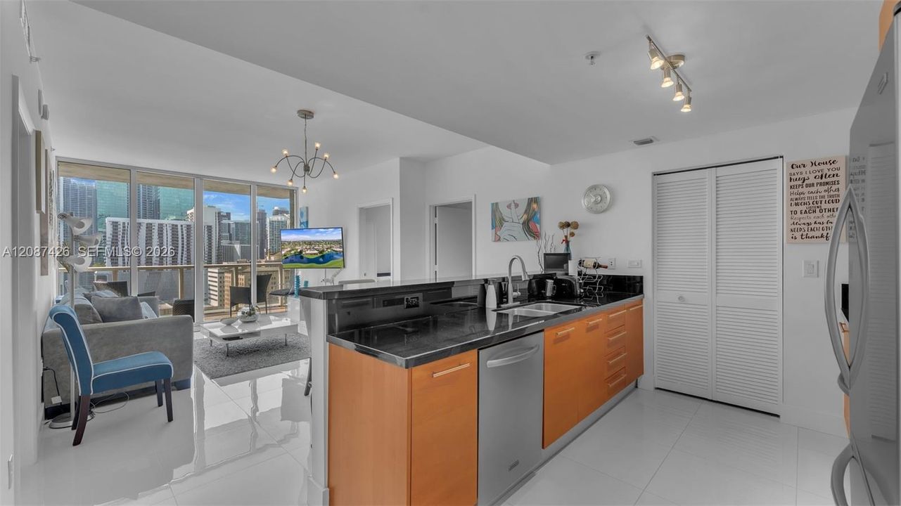 В аренду: $3,700 (2 спален, 2 ванн, 929 Квадратных фут)