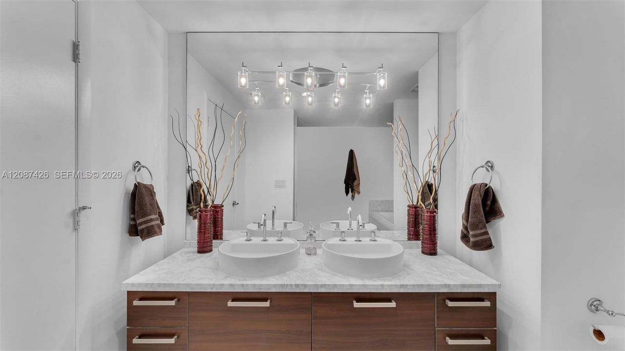 В аренду: $3,700 (2 спален, 2 ванн, 929 Квадратных фут)
