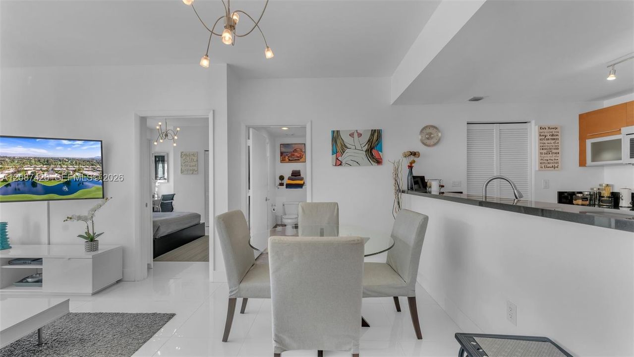 В аренду: $3,700 (2 спален, 2 ванн, 929 Квадратных фут)