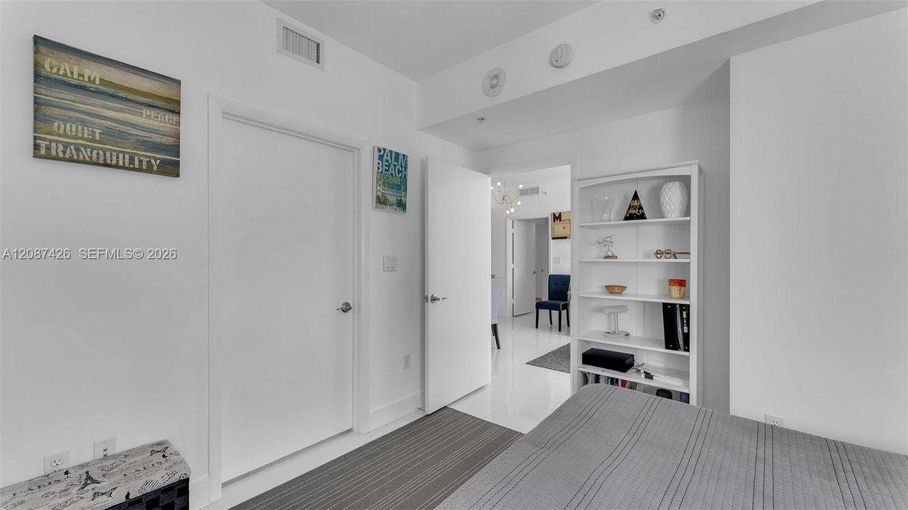 В аренду: $3,700 (2 спален, 2 ванн, 929 Квадратных фут)
