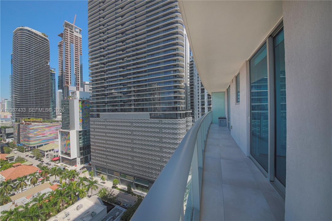 For Rent: $4,000 (2 beds, 2 baths, 910 Square Feet)