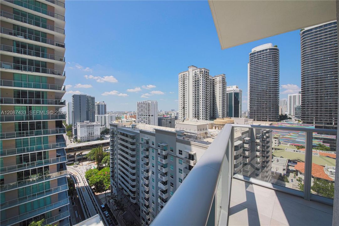 For Rent: $4,000 (2 beds, 2 baths, 910 Square Feet)