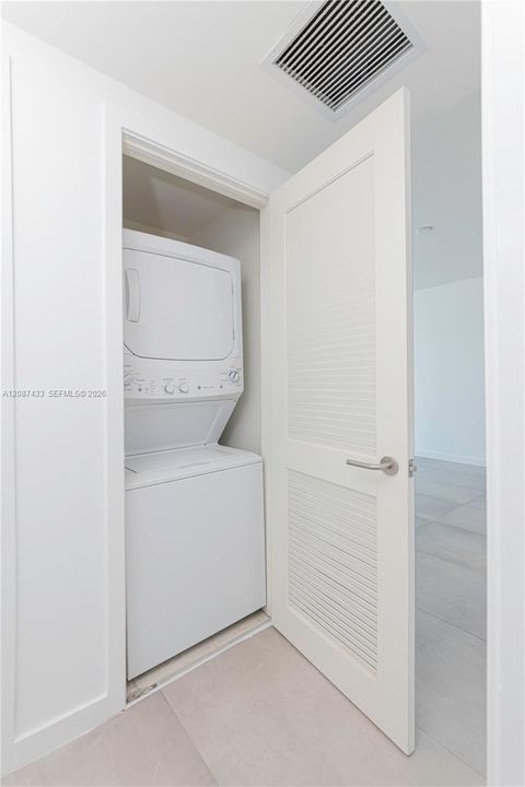 For Rent: $4,000 (2 beds, 2 baths, 910 Square Feet)