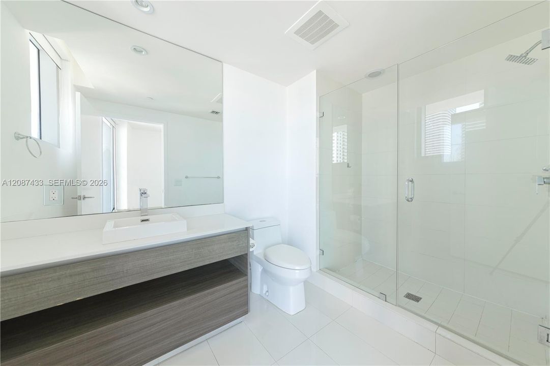 For Rent: $4,000 (2 beds, 2 baths, 910 Square Feet)